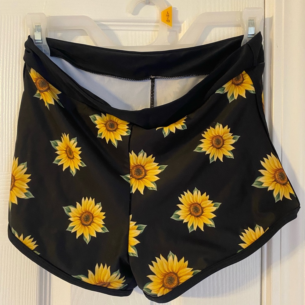 Black yellow sun flower floral swim bottoms size Medium